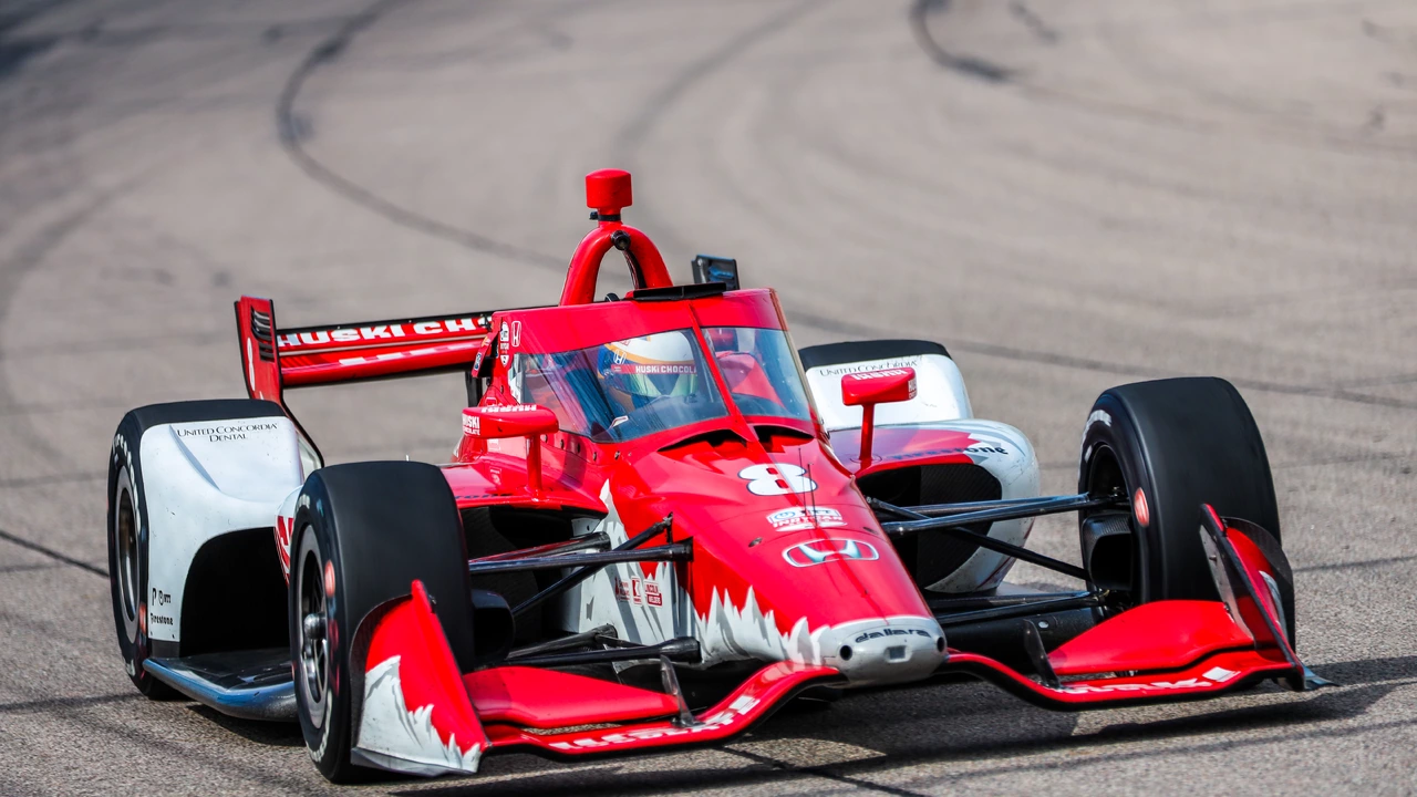 Why doesn't IndyCar imitate Formula 1 more to be as popular?